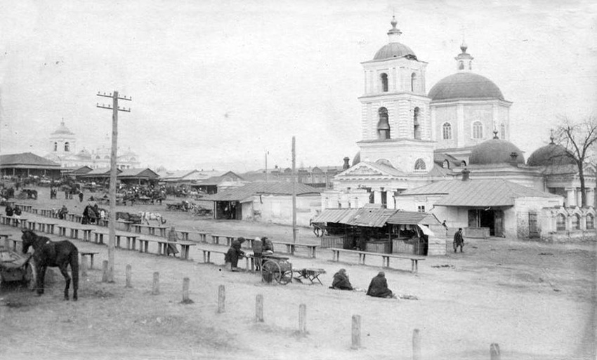 Панорама Тихвинской церкви и базарной площади 1918 год
